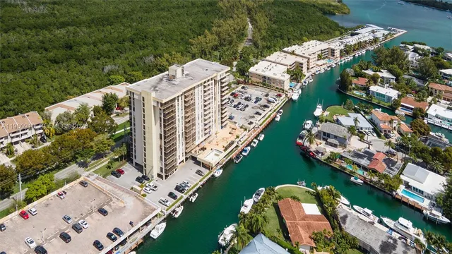 $302,500 | 2500 Northeast 135th Street, Unit B506, North Miami, FL 33181
