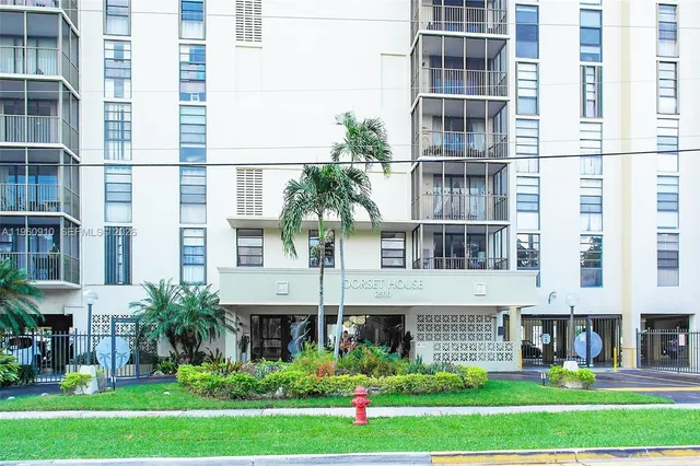 $302,500 | 2500 Northeast 135th Street, Unit B506, North Miami, FL 33181