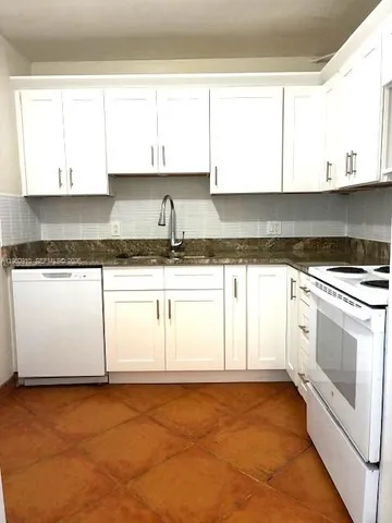 $302,500 | 2500 Northeast 135th Street, Unit B506, North Miami, FL 33181