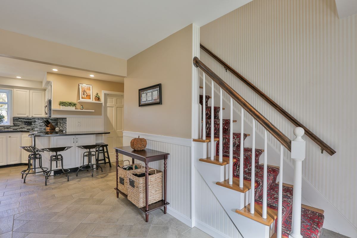 30 Gilhaven Road Manchester, NH 03104 - Photo 3 of 35