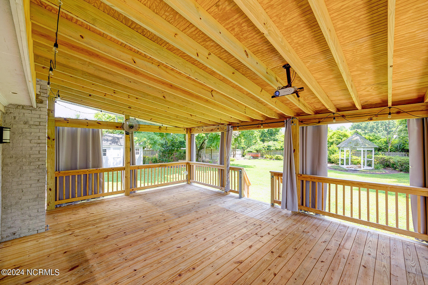 402 Windemere Road Wilmington, NC 28405 - Photo 11 of 40 402WindemereRoad-13