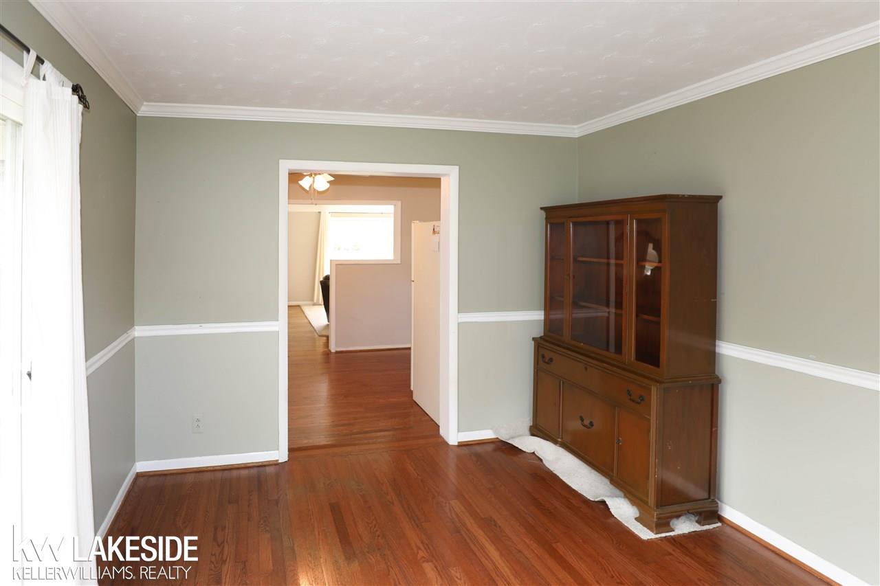 1515 East Hamlin Road Rochester, MI 48307 - Photo 11 of 31 Featuring hardwood floors, chair rail & doorwall leading out to yard.