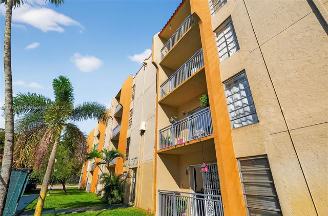a view of a pathway along a building