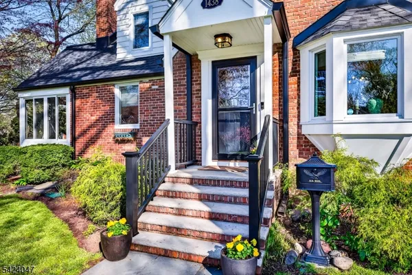 $925,000 | 1438 Dunn Parkway, Mountainside, NJ 07092