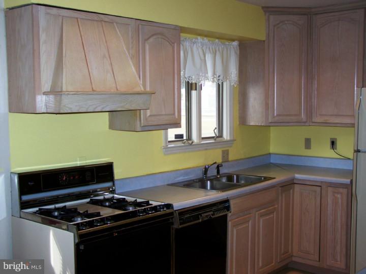 1474 John Clark Road Dover, DE 19904 - Photo 4 of 16 Kitchen