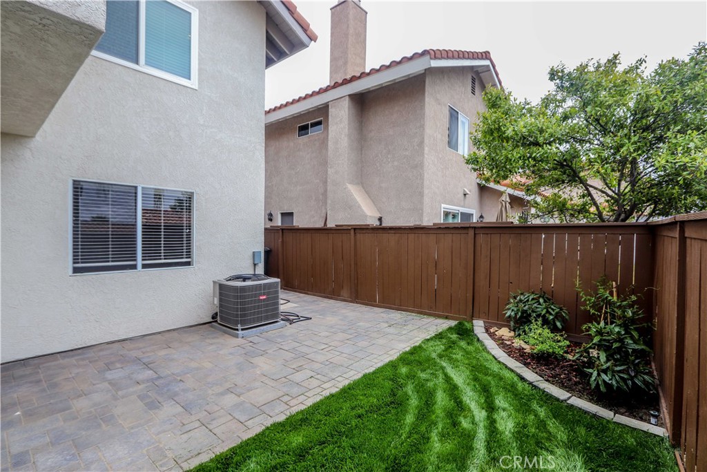 7 Mejorana Rancho Santa Margarita, CA 92688 - Photo 35 of 44 a backyard of a house with lots of green space