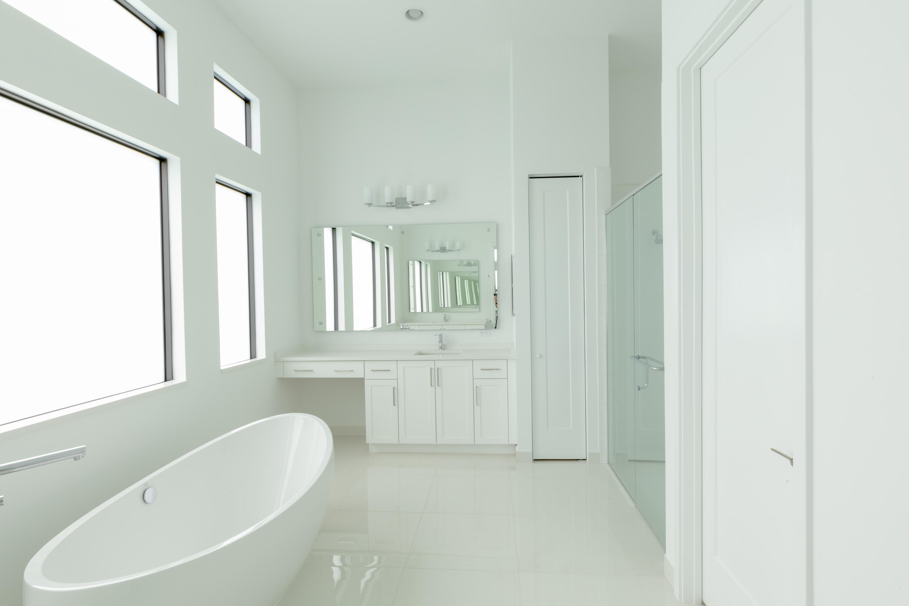 8252 Crystal Downs Avenue Boca Raton, FL 33434 - Photo 37 of 49 a bathroom with a bathtub and a sink