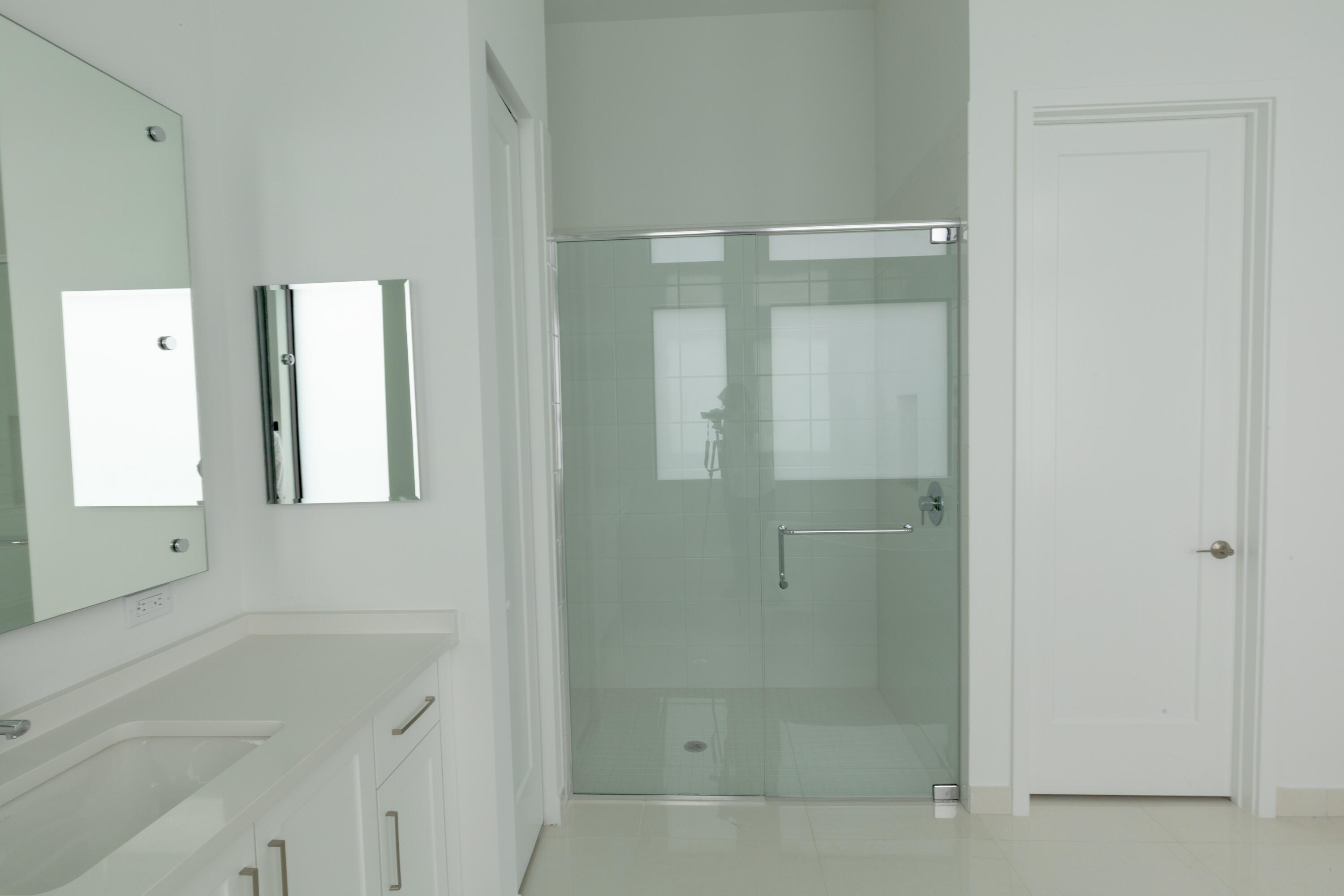 8252 Crystal Downs Avenue Boca Raton, FL 33434 - Photo 38 of 49 a bathroom with a bathtub