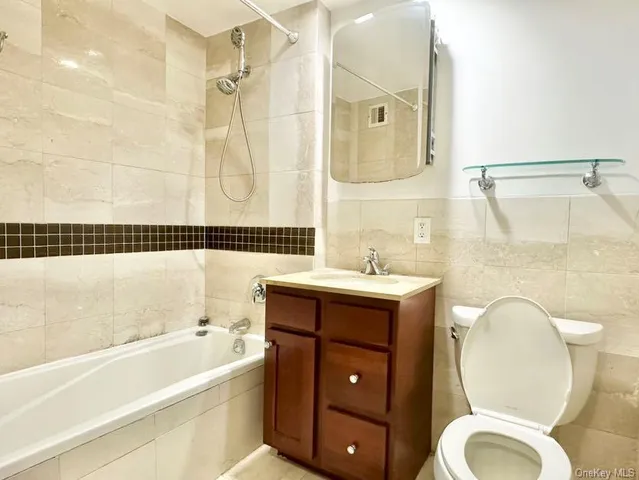 $648,800 | 143-41 84th Drive, Unit 2A | Briarwood