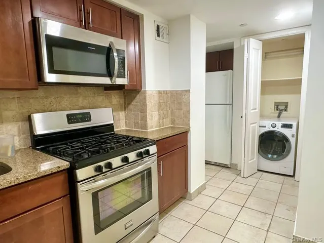 $648,800 | 143-41 84th Drive, Unit 2A | Briarwood