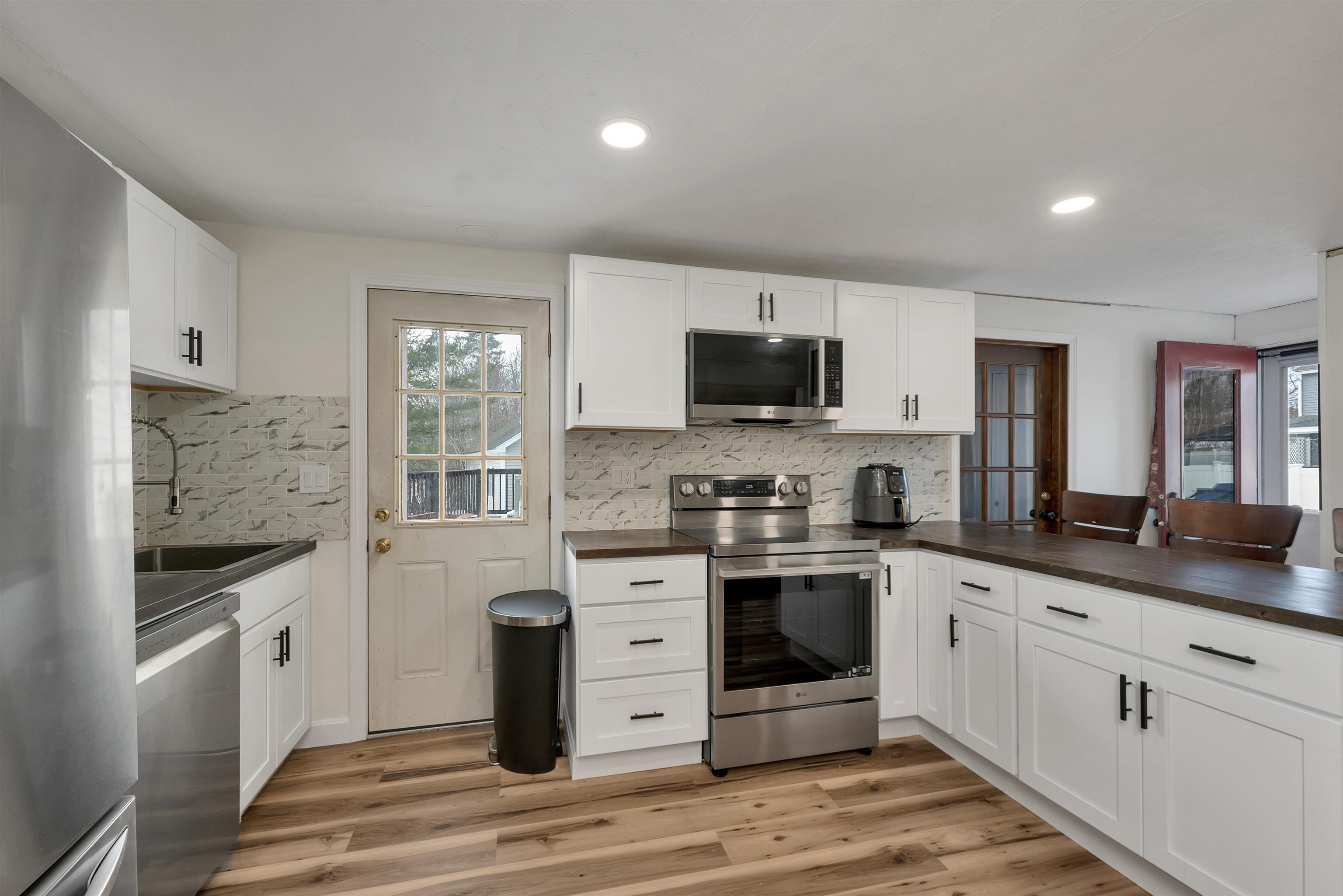 7 Therese Road Salem, NH 03079 - Photo 2 of 36