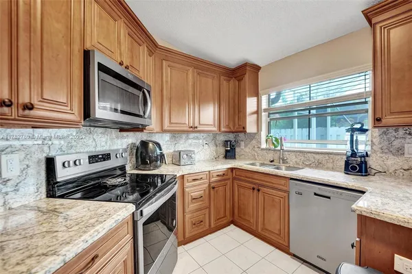 $540,000 | 7324 Northwest 1st Place, Plantation, FL 33317