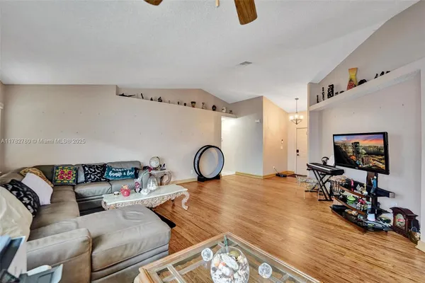 $540,000 | 7324 Northwest 1st Place, Plantation, FL 33317