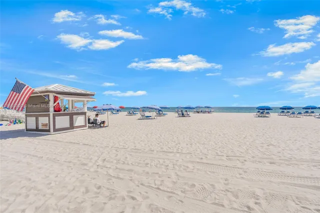 $3,000 | 4141 Collins Avenue, Unit 201, Miami Beach, FL 33140