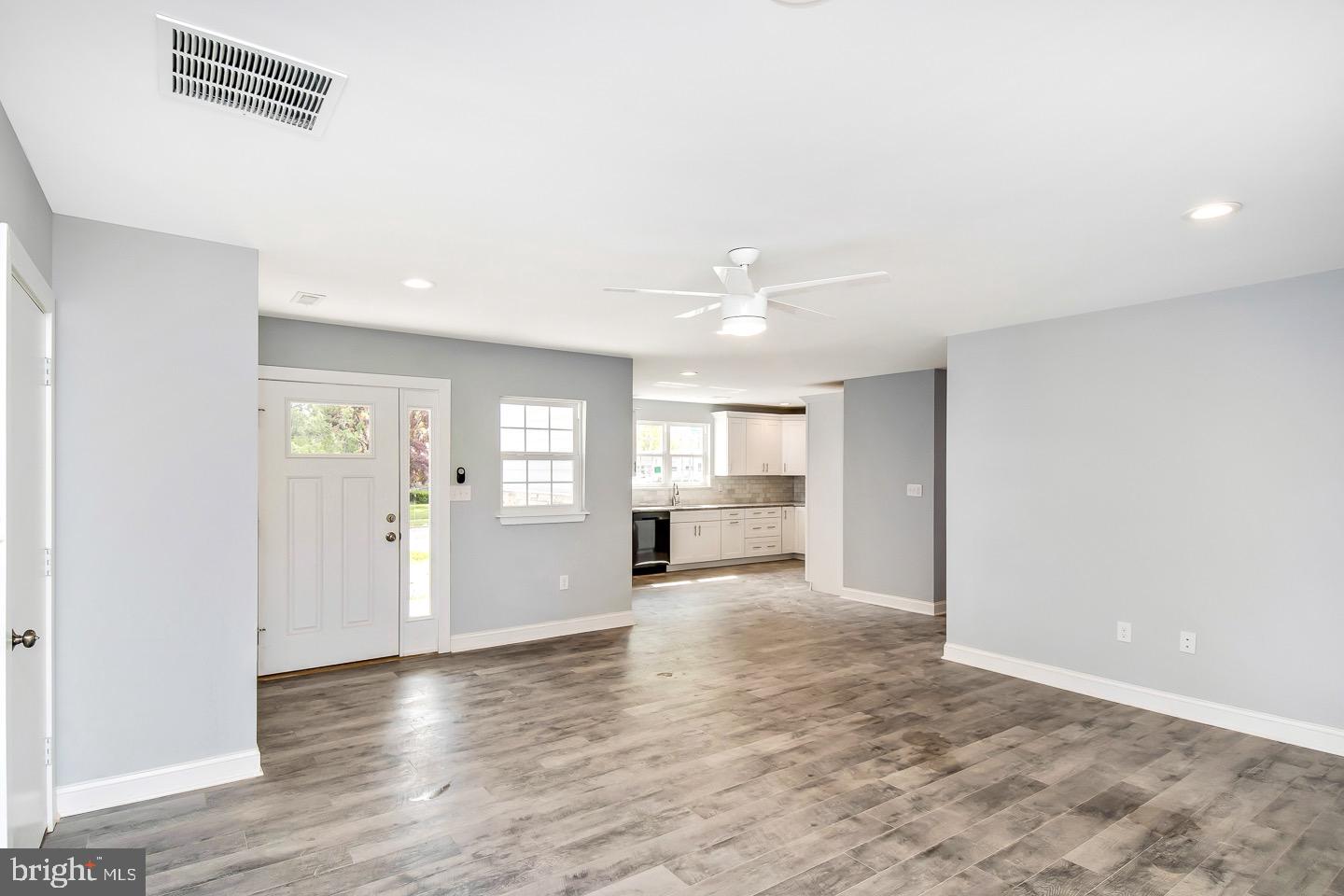 751 Edgemont Road Fairless Hills, PA 19030 - Photo 2 of 25 Living Room