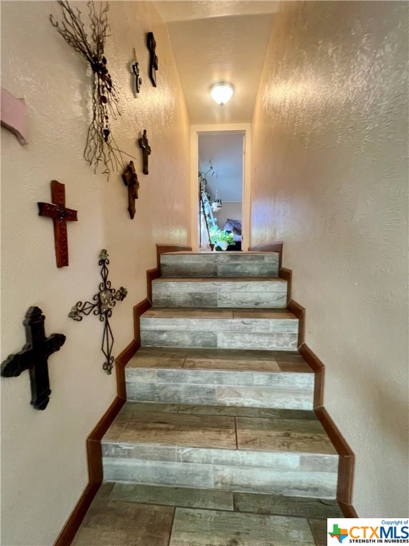 402 Dunn Street Yoakum, TX 77995 - Photo 18 of 48 a view of entryway