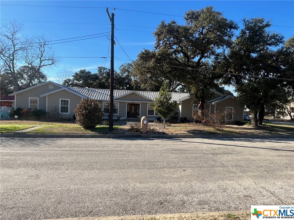 402 Dunn Street Yoakum, TX 77995 - Photo 42 of 48 a front view of a house with a garden and a tree