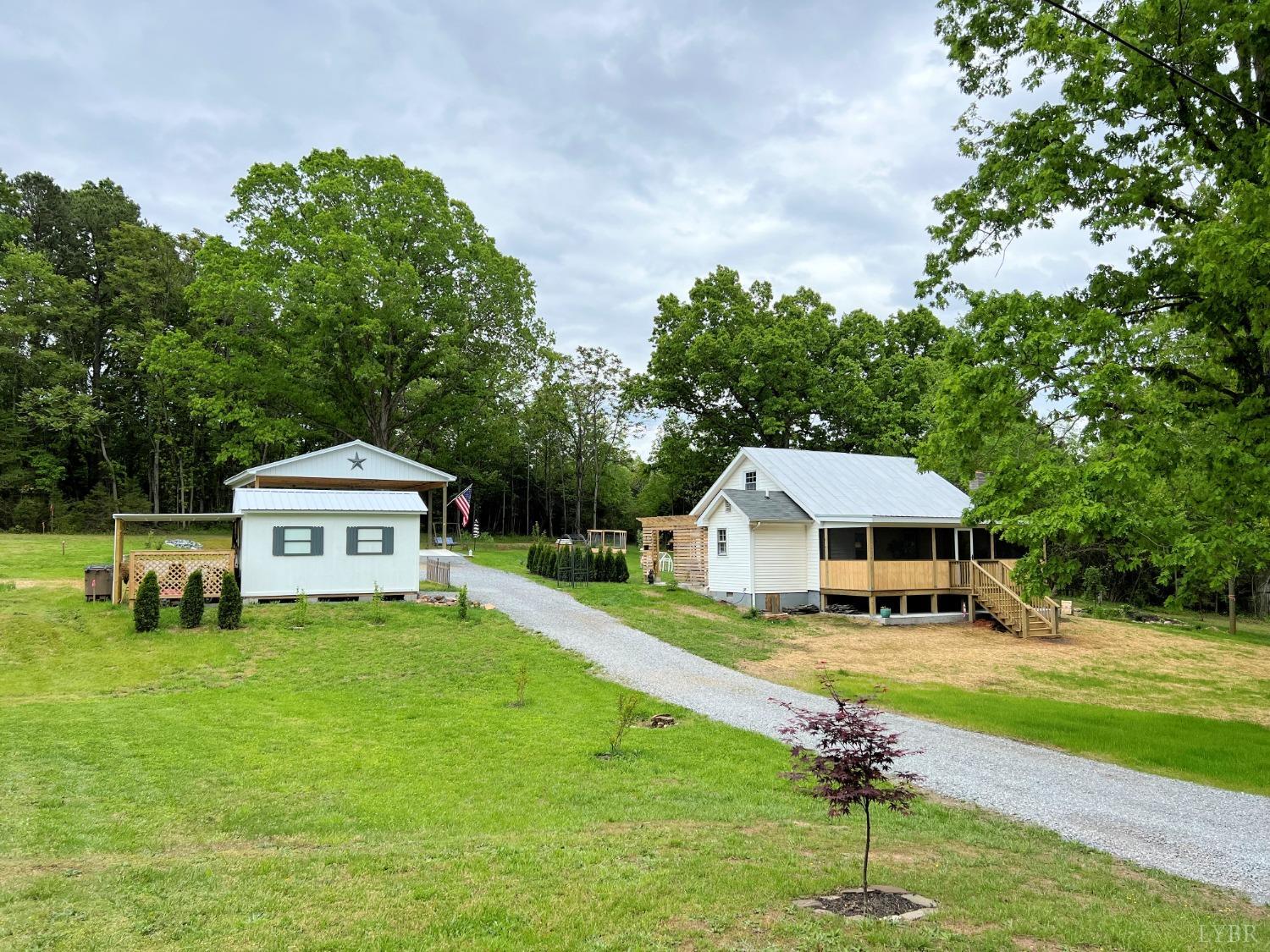 514 Smith Road Hurt, VA 24563 - Photo 5 of 59 a front view of a house with garden
