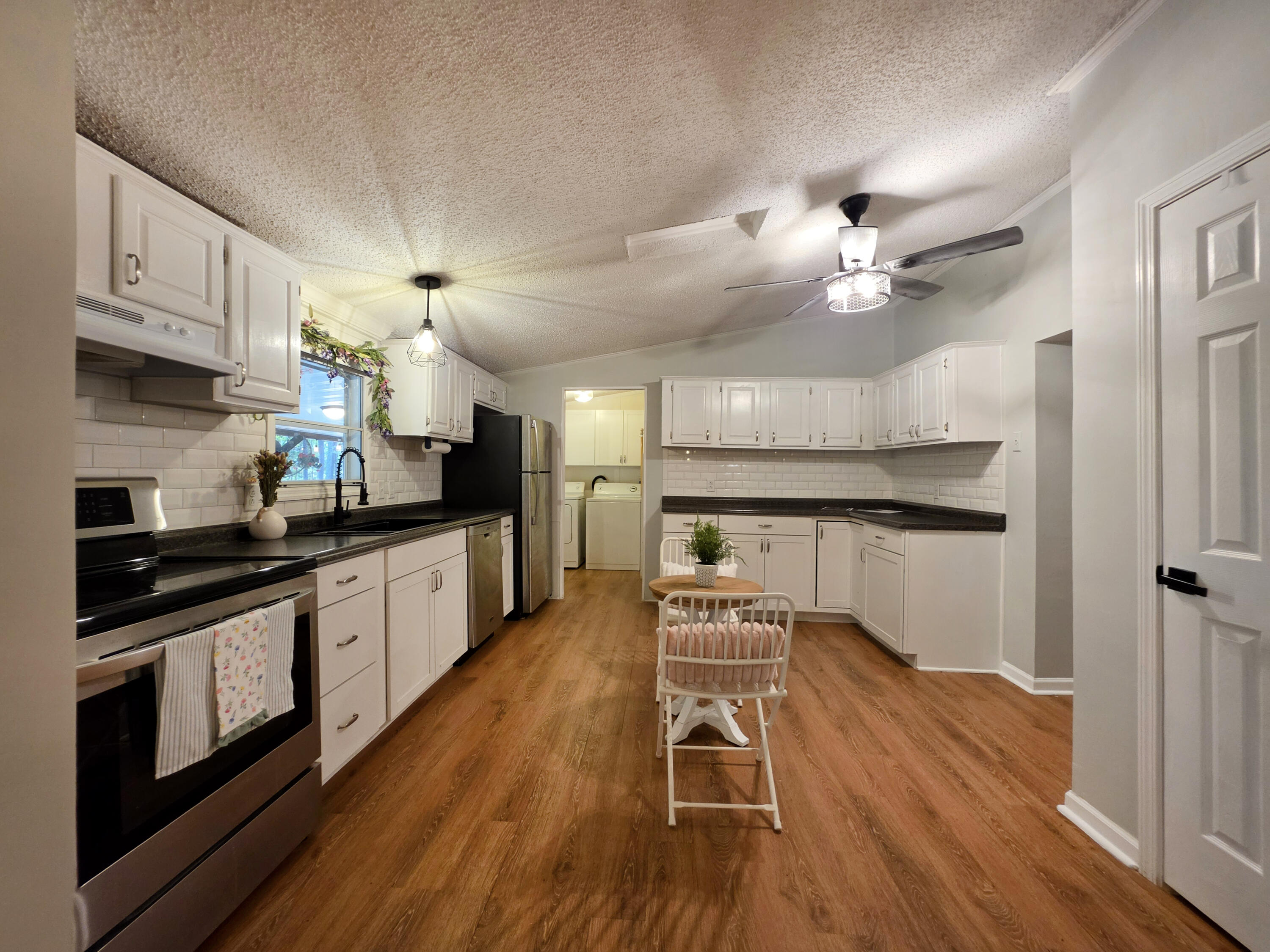 7271 George Washington Lane Awendaw, SC 29429 - Photo 4 of 31 13-Kitchen