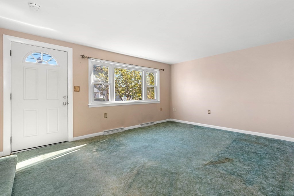 10 Francis Road Salem, MA 01970 - Photo 3 of 25 Gallery Image 3