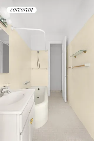 $595,000 | 345 East 57th Street, Unit 1B | Sutton Place