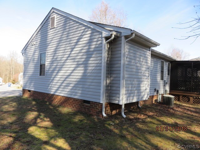 6837 Hedges Road Richmond, VA 23224 - Photo 3 of 29 6837 Hedges Rd - Rear Left