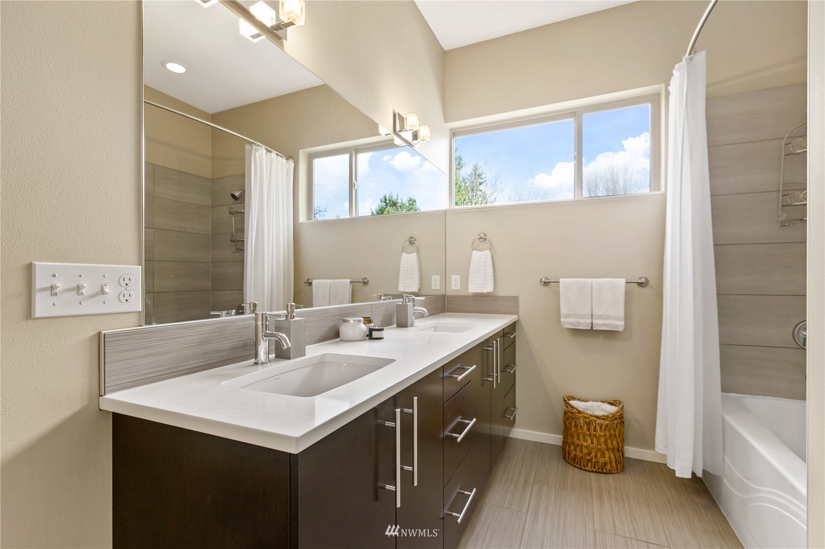 4422 Southwest 101st Street Seattle, WA 98146 - Photo 16 of 25 Gallery Image 16