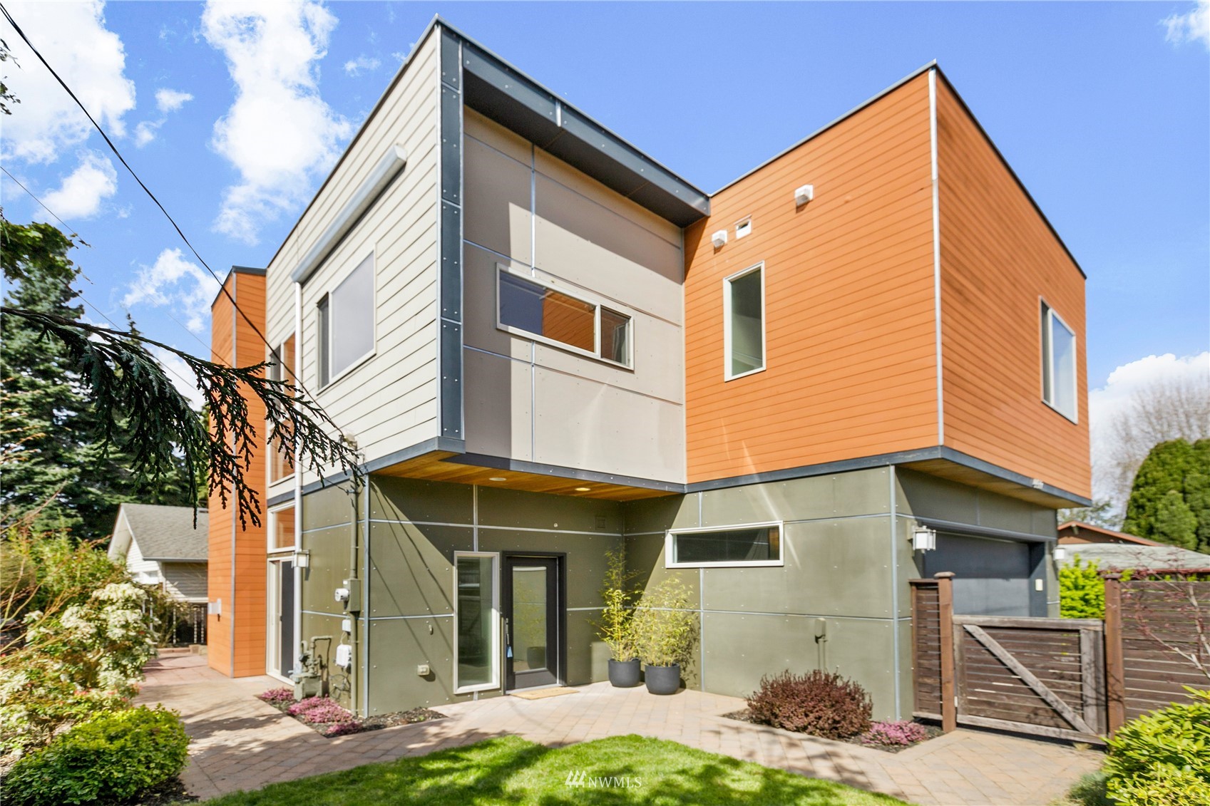 4422 Southwest 101st Street Seattle, WA 98146 - Photo 2 of 25 Gallery Image 2