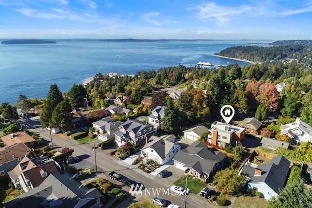 4422 Southwest 101st Street Seattle, WA 98146 - Photo 3 of 25 Gallery Image 3
