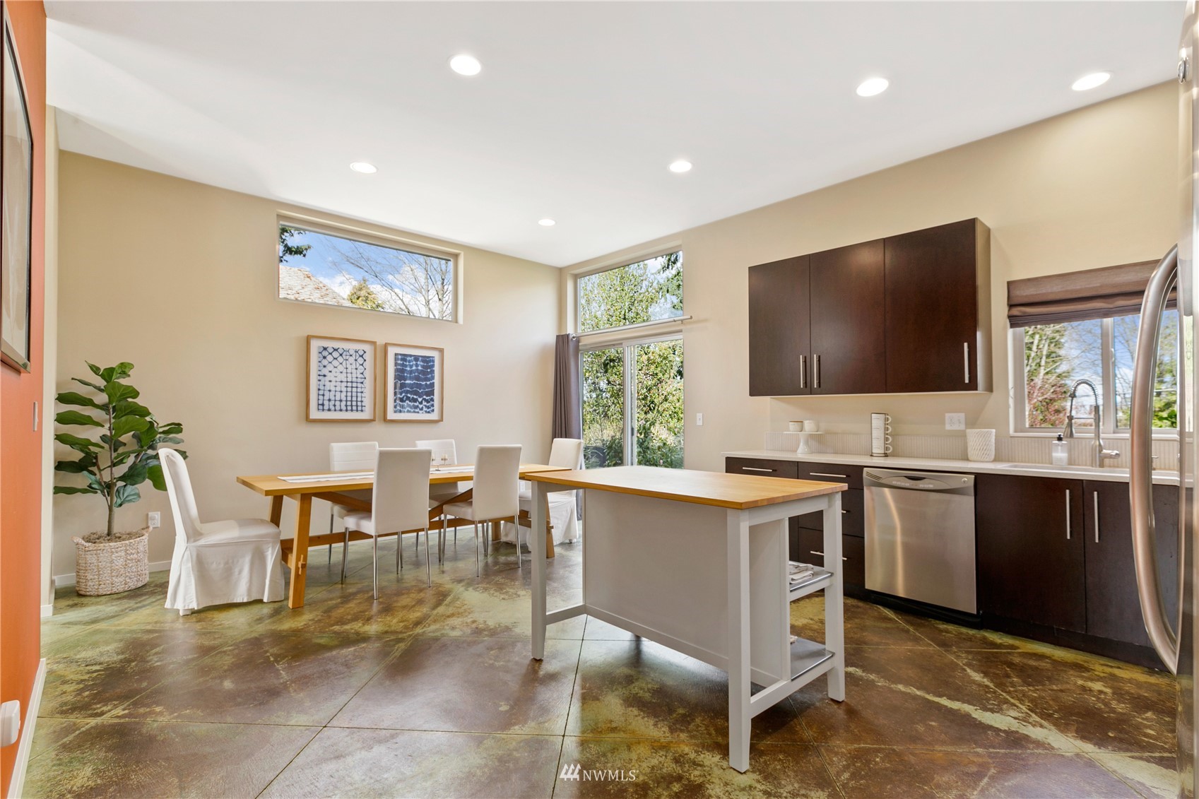4422 Southwest 101st Street Seattle, WA 98146 - Photo 7 of 25 Gallery Image 7