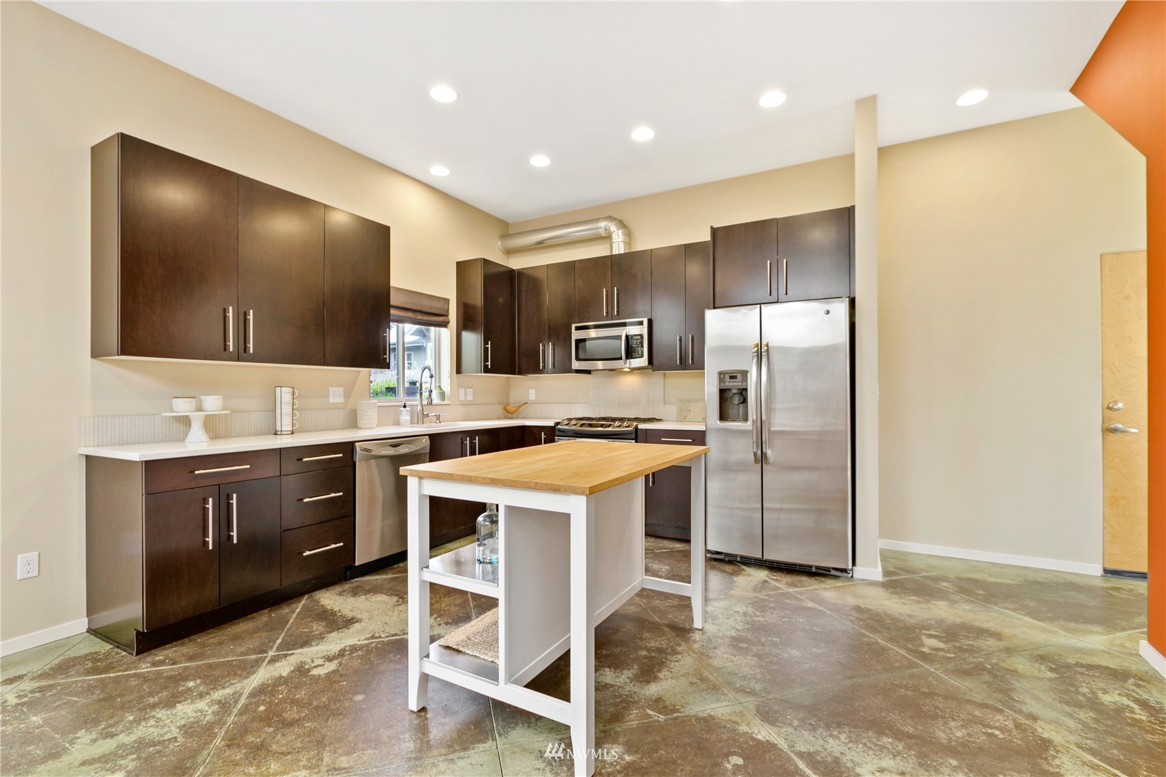 4422 Southwest 101st Street Seattle, WA 98146 - Photo 8 of 25 Gallery Image 8
