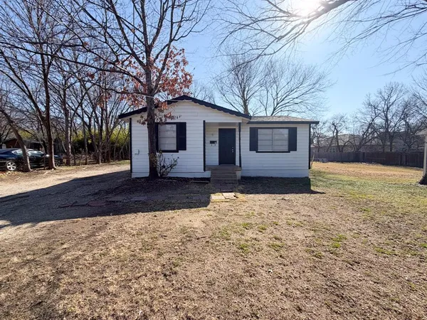 $1,695 | 410 North Flat Street, Waxahachie, TX 75165