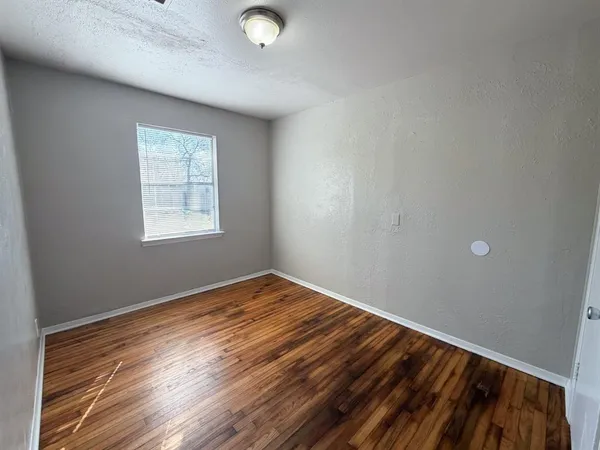 $1,695 | 410 North Flat Street, Waxahachie, TX 75165