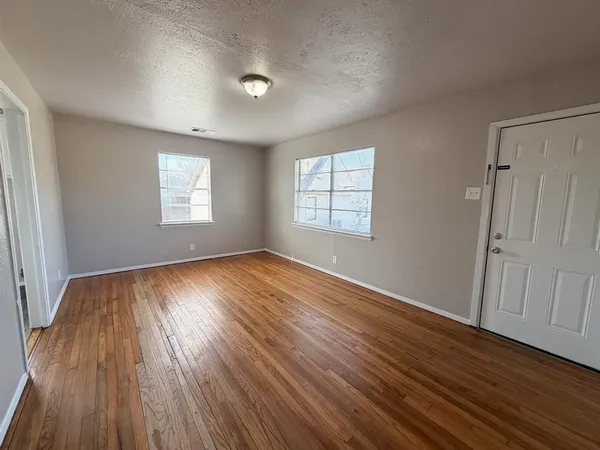 $1,695 | 410 North Flat Street, Waxahachie, TX 75165