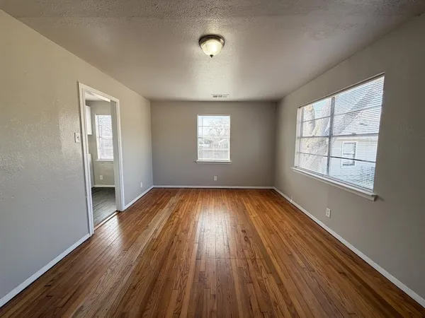 $1,695 | 410 North Flat Street, Waxahachie, TX 75165