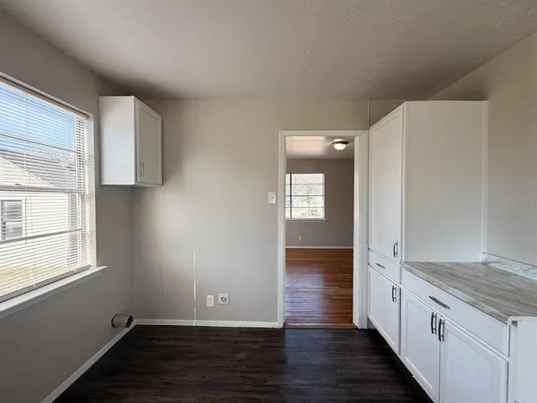 $1,695 | 410 North Flat Street, Waxahachie, TX 75165