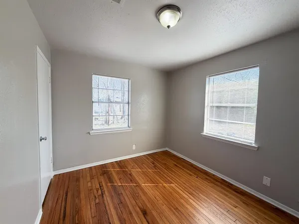 $1,695 | 410 North Flat Street, Waxahachie, TX 75165