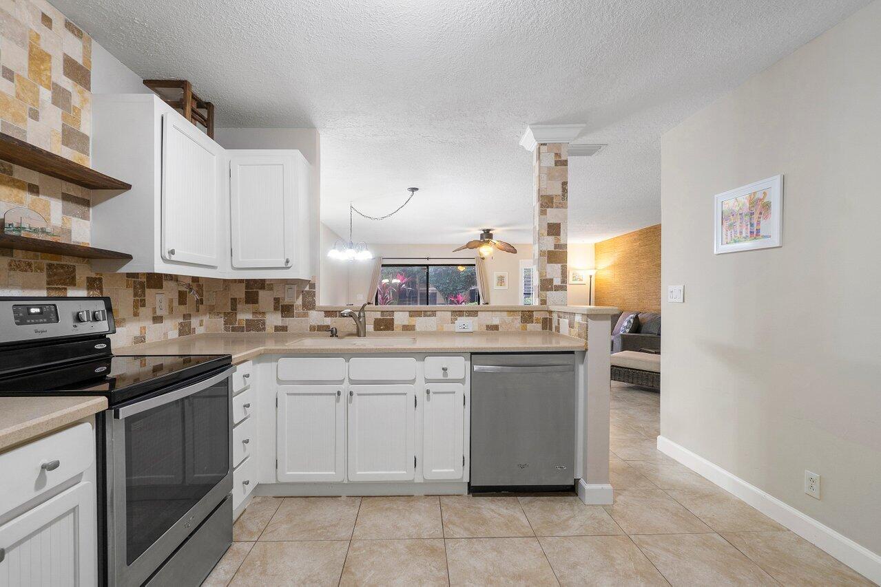 21092 Las Brisas Circle Boca Raton, FL 33433 - Photo 13 of 35 013-21092LasBrisasCircle-BocaRaton-FL-33