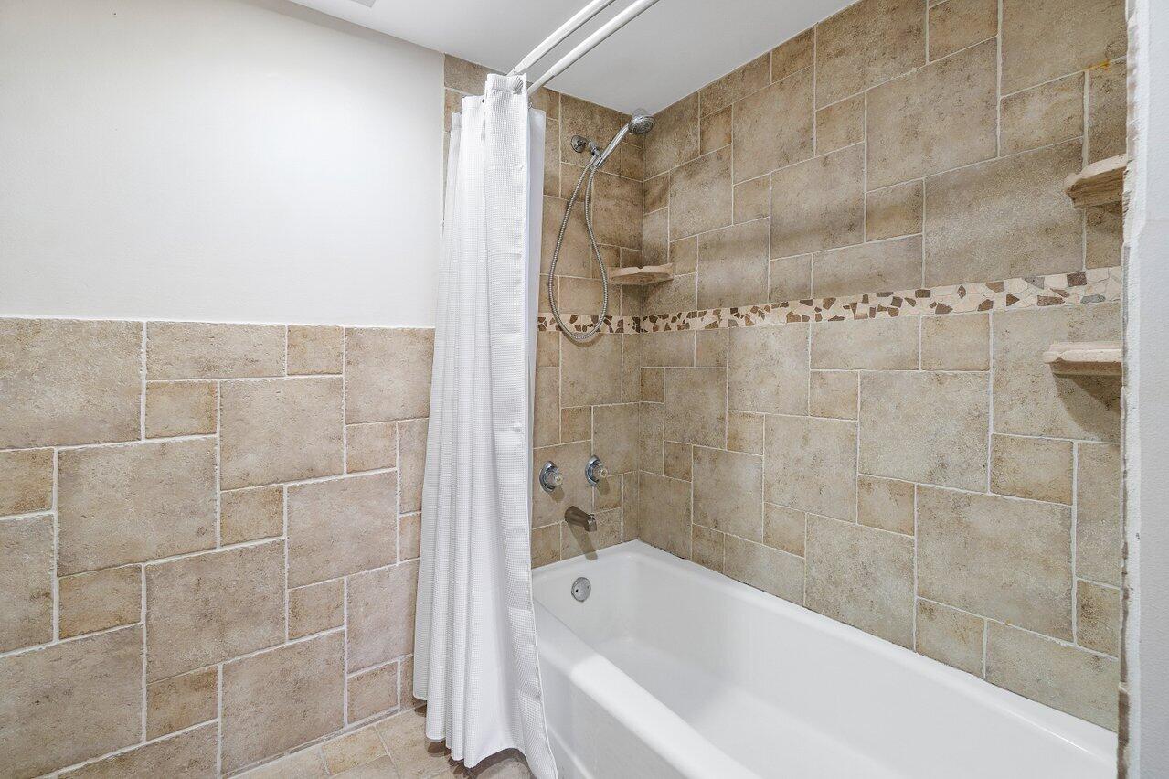 21092 Las Brisas Circle Boca Raton, FL 33433 - Photo 27 of 35 027-21092LasBrisasCircle-BocaRaton-FL-33