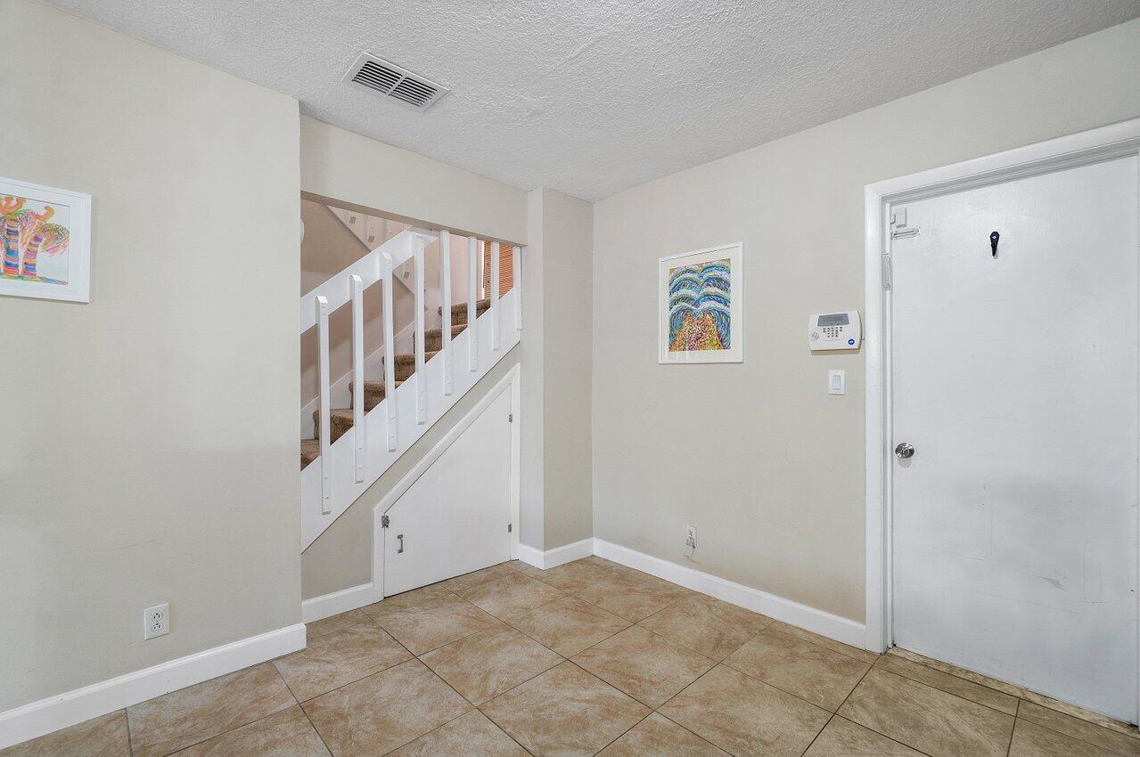 21092 Las Brisas Circle Boca Raton, FL 33433 - Photo 5 of 35 005-21092LasBrisasCircle-BocaRaton-FL-33