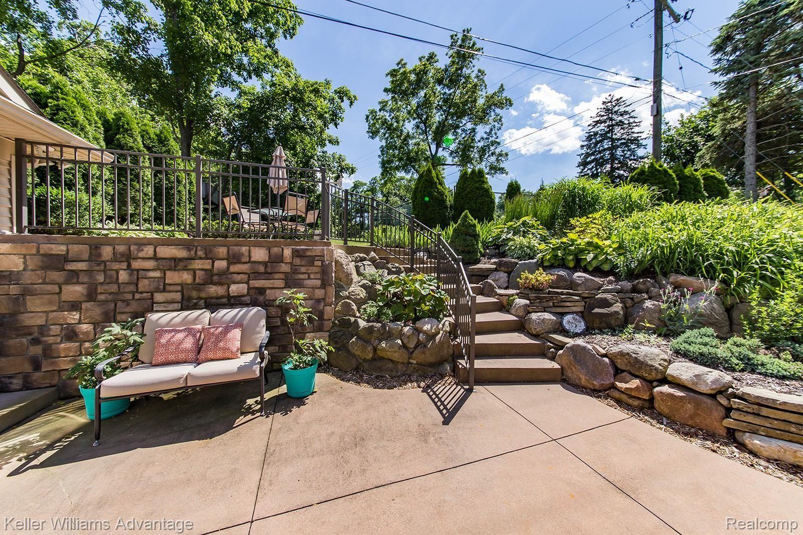 33365 Raphael Road Farmington, MI 48336 - Photo 53 of 56 Raphael_33365_Back_11.jpg