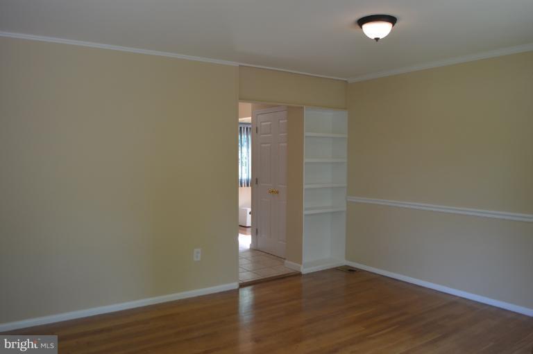 320 Dry Mill Road Southwest Leesburg, VA 20175 - Photo 7 of 10 Living Room