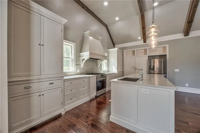 $689,900 | 9742 Shady Bend Circle, Lenexa, KS 66227