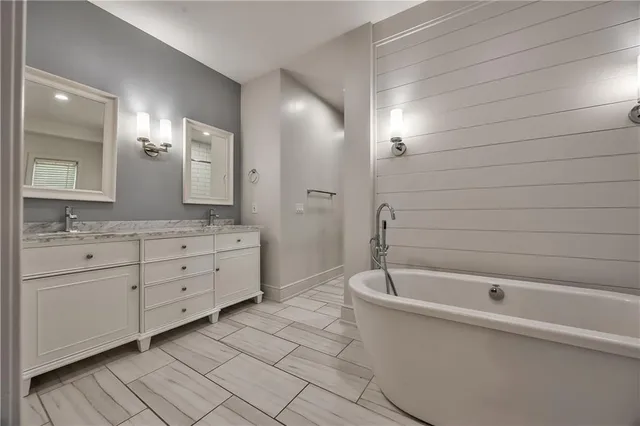 $689,900 | 9742 Shady Bend Circle, Lenexa, KS 66227