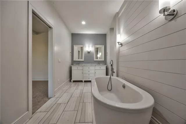 $689,900 | 9742 Shady Bend Circle, Lenexa, KS 66227