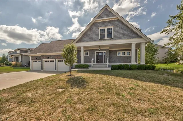 $689,900 | 9742 Shady Bend Circle, Lenexa, KS 66227