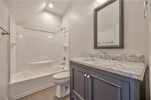 $689,900 | 9742 Shady Bend Circle, Lenexa, KS 66227