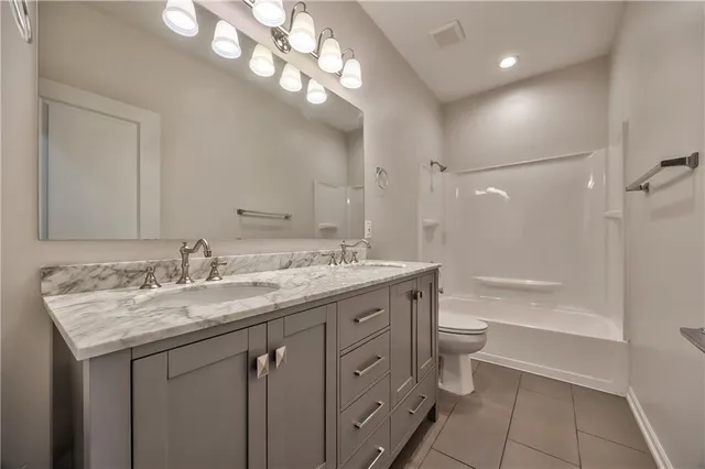 $689,900 | 9742 Shady Bend Circle, Lenexa, KS 66227