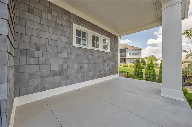 $689,900 | 9742 Shady Bend Circle, Lenexa, KS 66227