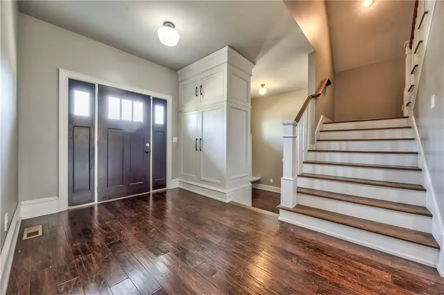 $689,900 | 9742 Shady Bend Circle, Lenexa, KS 66227